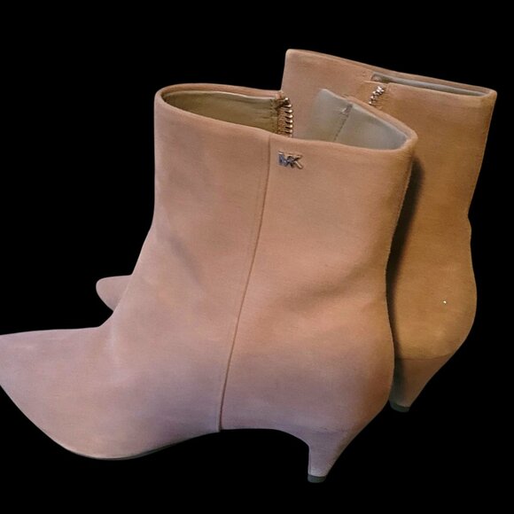 Michael Kors Suede Bootie w/Kitten Heel New no box Size 6.5 - Picture 1 of 4